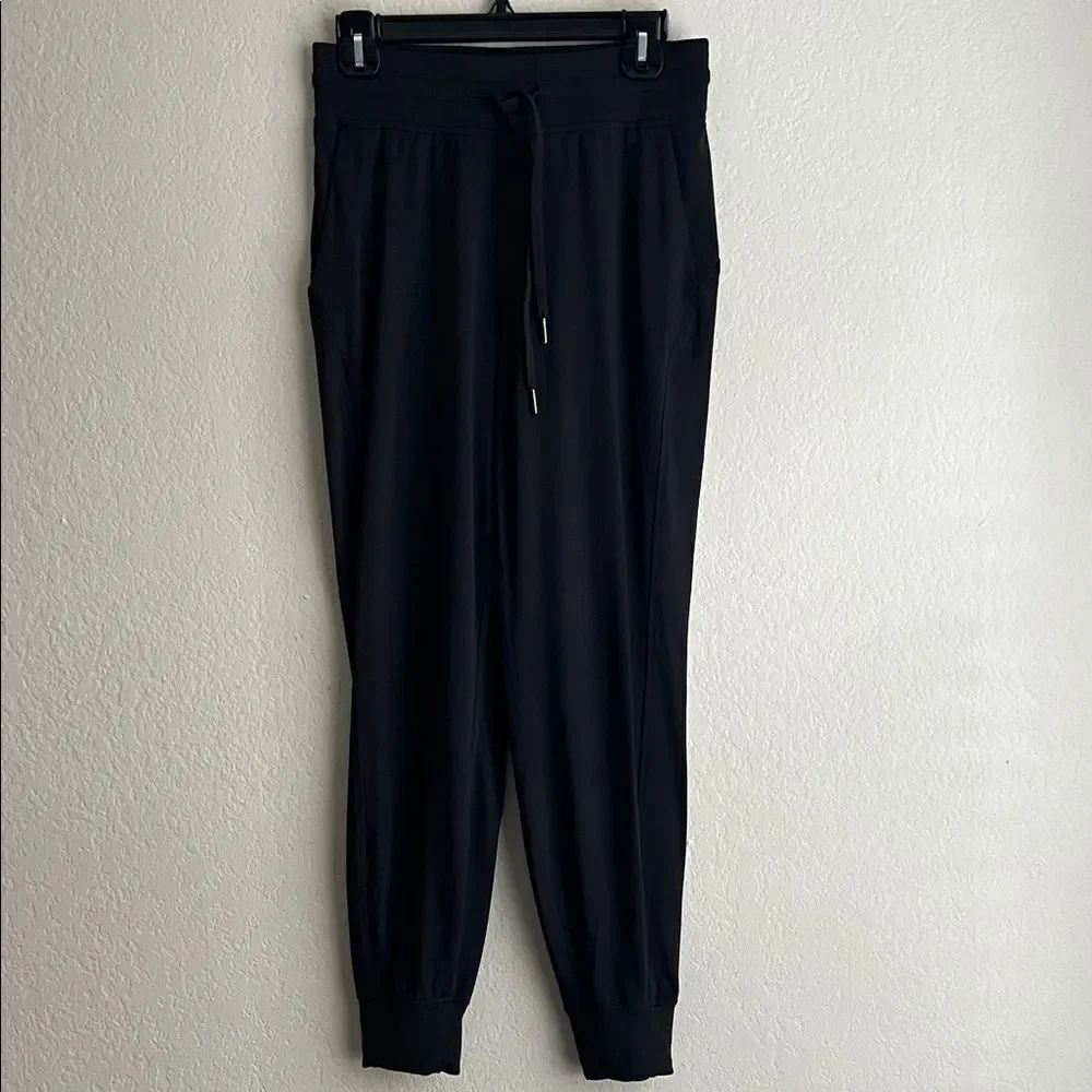 Like New! Lululemon Black Drawstring Jogger Pants in Size 6